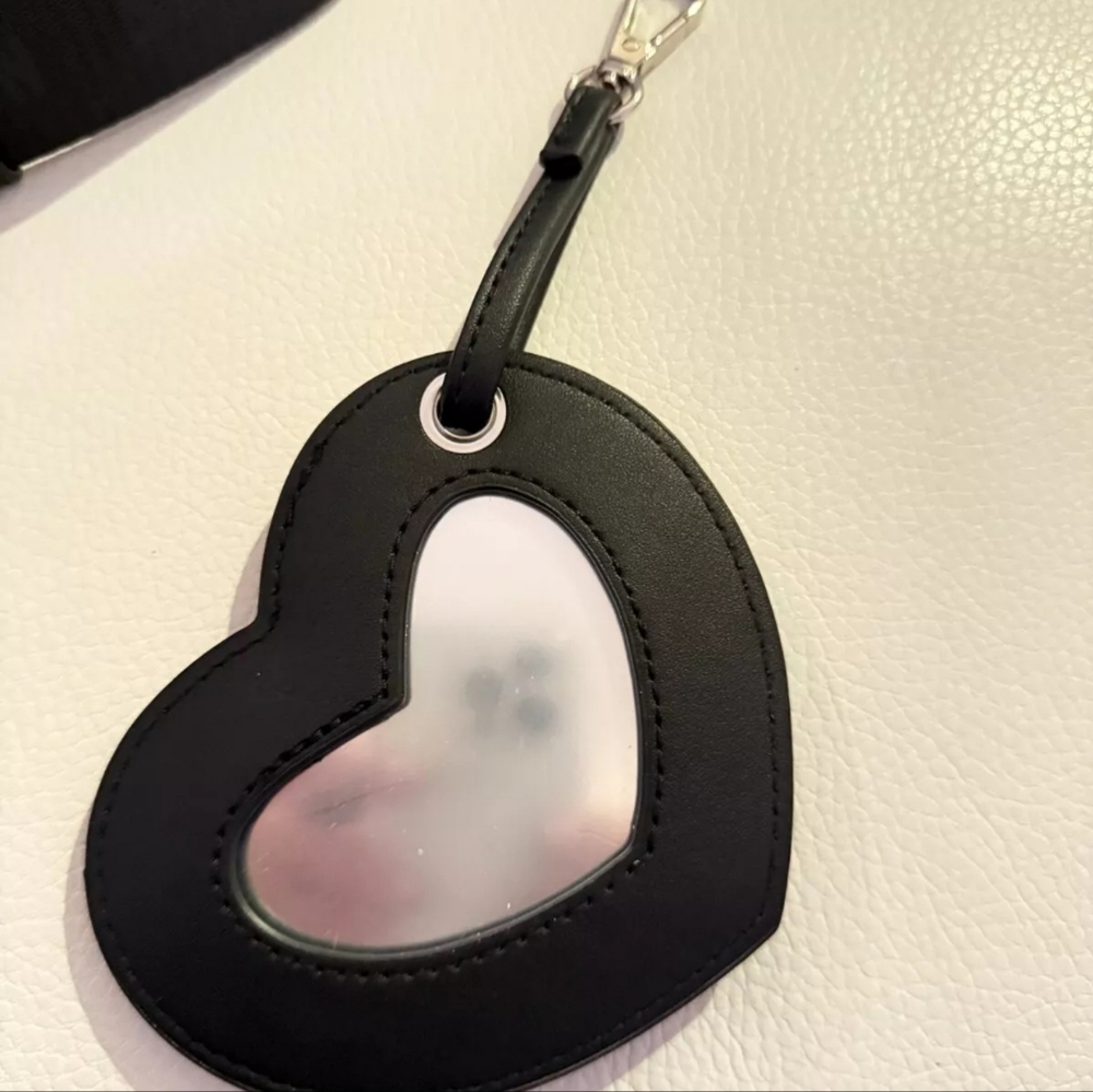 Steve Madden Black and Red Kiss Print Bag - Picture 6 of 6